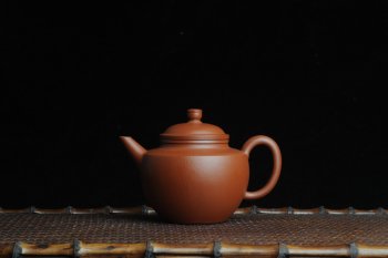 紫砂壶图片：端庄秀雅全手工明式剑流 - 宜兴紫砂壶网