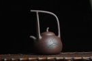 紫砂壶图片：全手工精品东坡提梁壶 难度大 精心装饰梅花 暗香袭来 - 宜兴紫砂壶网