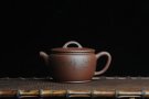 紫砂壶图片：美壶特惠 优质紫泥清仙汉瓦 陈俊儒精心装饰 文气十足 - 宜兴紫砂壶网