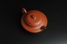 紫砂壶图片：正宗小煤窑朱泥 全手工虚扁 隽秀文气 - 宜兴紫砂壶网