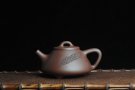 紫砂壶图片：全手工摹古子冶石瓢 骨肉匀挺 桑宝安高徒孙嘉宜文气装饰 静以修身 俭以养德 - 宜兴紫砂壶网
