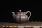 紫砂壶图片：优质紫泥莲花僧帽 线条干净利落 - 宜兴紫砂壶网