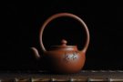 紫砂壶图片：全手工精品小红泥也是朱泥旭茂提梁 文气十足 - 宜兴紫砂壶网