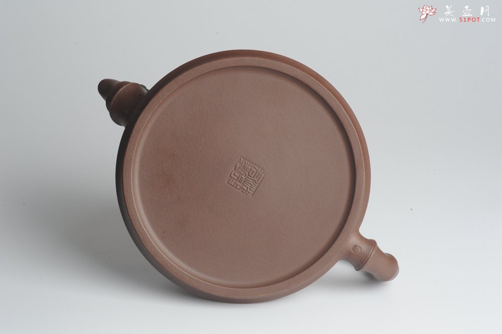 紫砂壶图片：精工大气松竹梅 嵌盖难度大 - 宜兴紫砂壶网