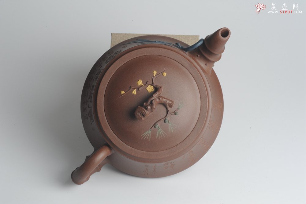 紫砂壶图片：精工大气松竹梅 嵌盖难度大 - 宜兴紫砂壶网