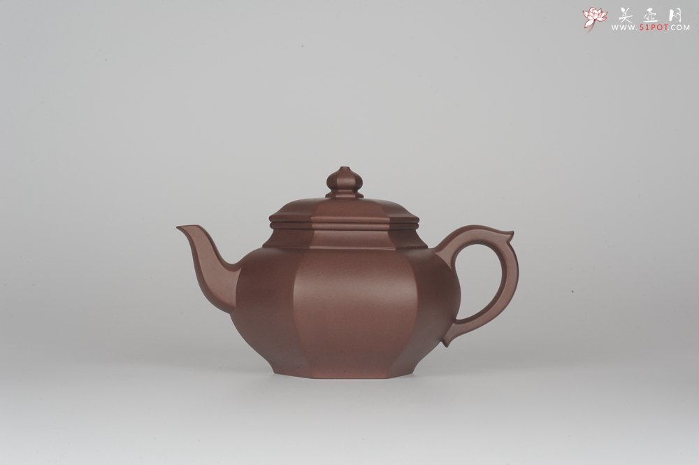 紫砂壶图片：气势磅礴 线面挺括 全手工精工老紫泥六方笑樱壶 - 宜兴紫砂壶网