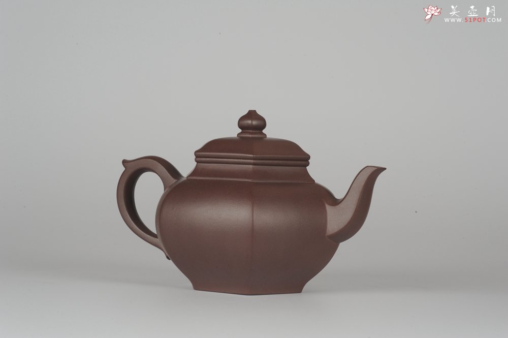 紫砂壶图片：气势磅礴 线面挺括 全手工精工老紫泥六方笑樱壶 - 宜兴紫砂壶网