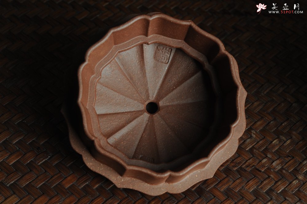 紫砂壶图片：全手工精品合菱 筋囊力作 难度大 - 宜兴紫砂壶网