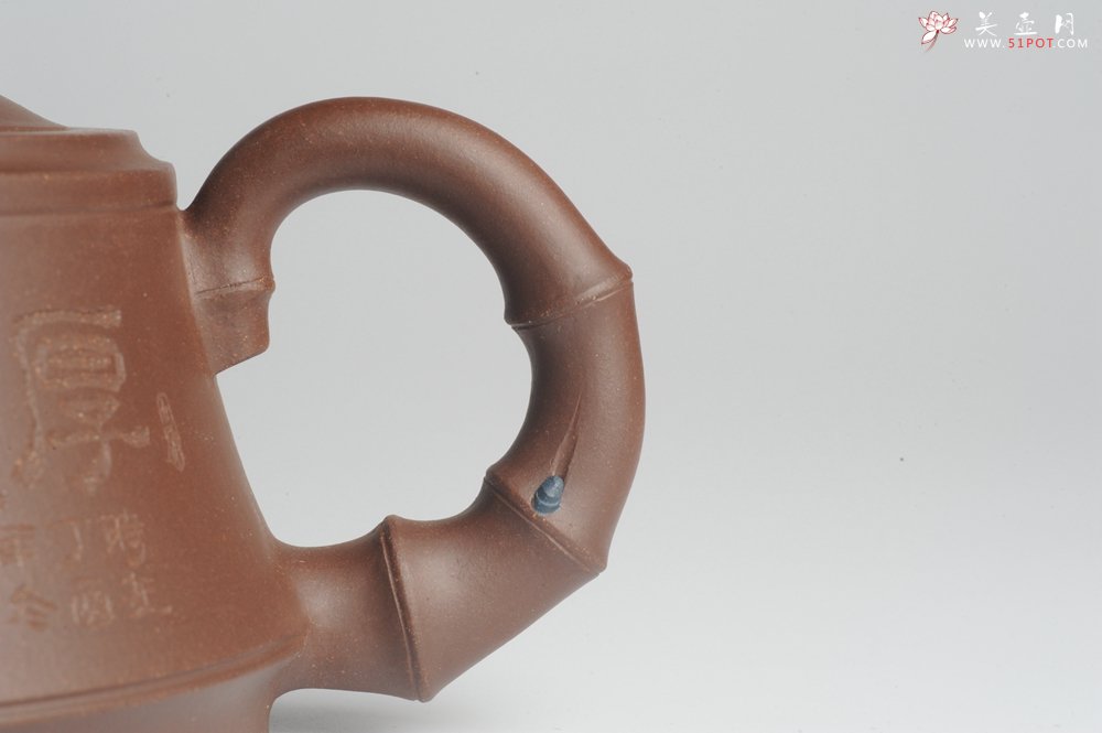 紫砂壶图片：精工大气松竹梅 嵌盖难度大 - 宜兴紫砂壶网