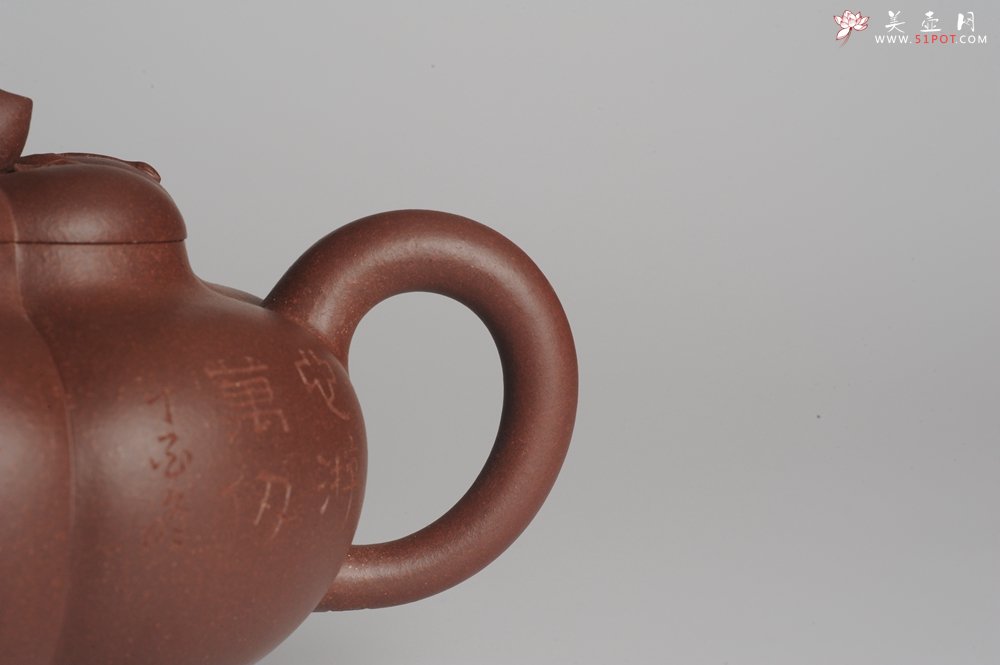 紫砂壶图片：精品全手工上合桃 助工俞霞即兴装饰 - 宜兴紫砂壶网