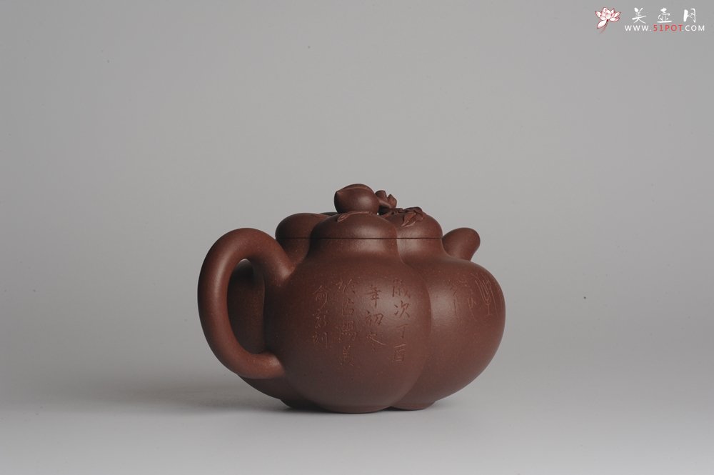 紫砂壶图片：精品全手工上合桃 助工俞霞即兴装饰 - 宜兴紫砂壶网