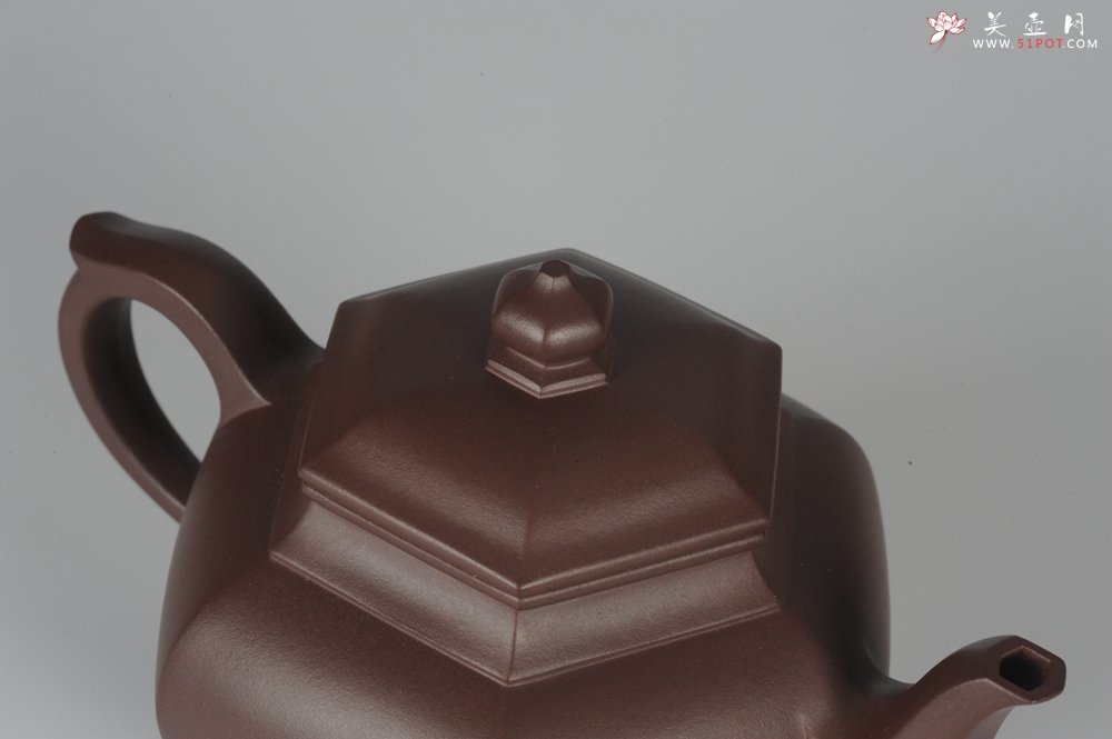 紫砂壶图片：气势磅礴 线面挺括 全手工精工老紫泥六方笑樱壶 - 宜兴紫砂壶网