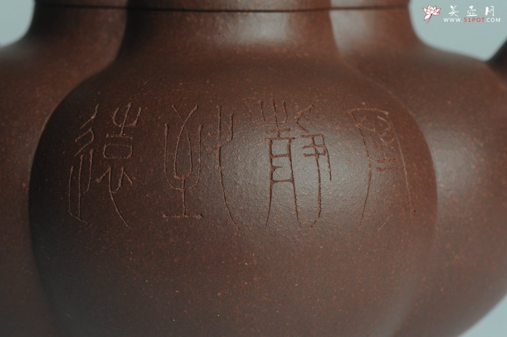 紫砂壶图片：精品全手工上合桃 助工俞霞即兴装饰 - 宜兴紫砂壶网