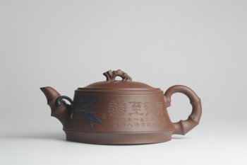 紫砂壶图片：精工大气松竹梅 嵌盖难度大 - 宜兴紫砂壶网