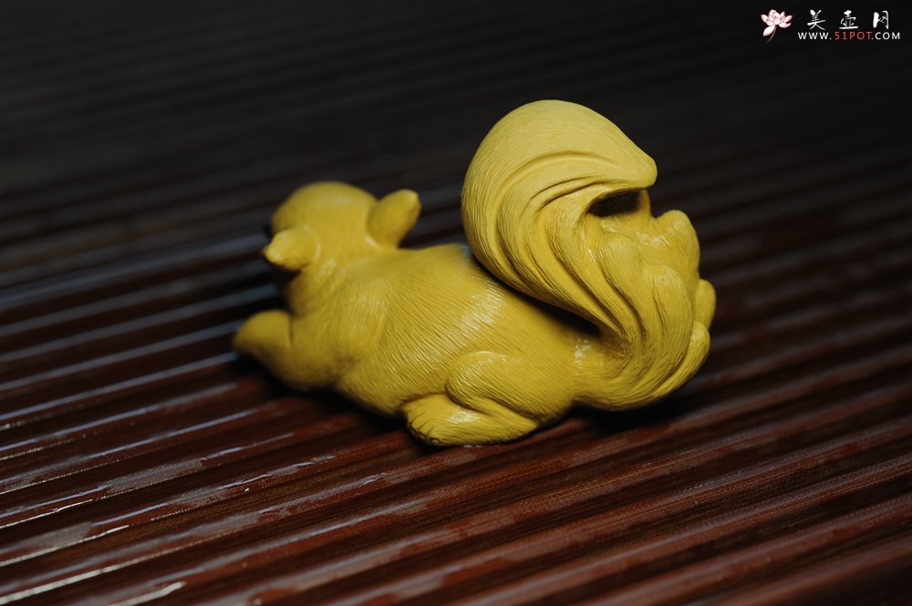 紫砂壶图片：美宠特惠 精致手工茶宠段泥拉毛松鼠 神态可掬 有趣 - 宜兴紫砂壶网