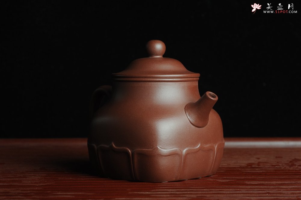 紫砂壶图片：美壶特惠 精工四方莲台 茶人醉爱 仅此一只 - 宜兴紫砂壶网