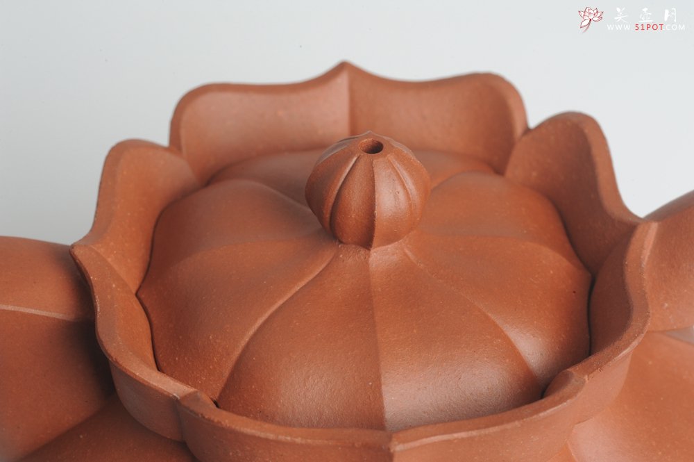 紫砂壶图片：优质清水泥精品莲花僧帽 难度大 线条干净利落 - 宜兴紫砂壶网