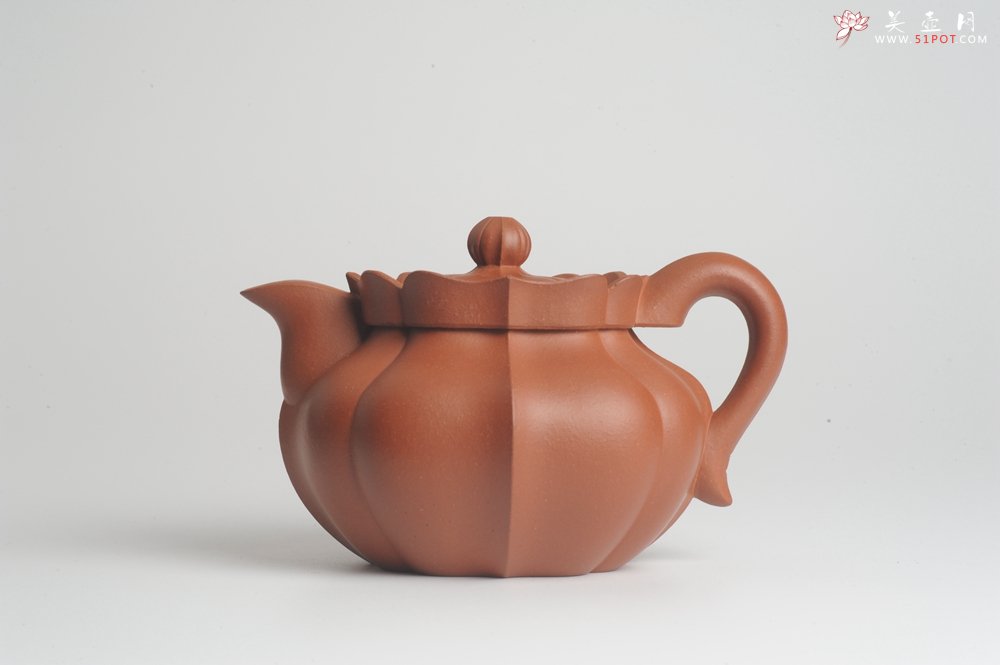 紫砂壶图片：优质清水泥精品莲花僧帽 难度大 线条干净利落 - 宜兴紫砂壶网