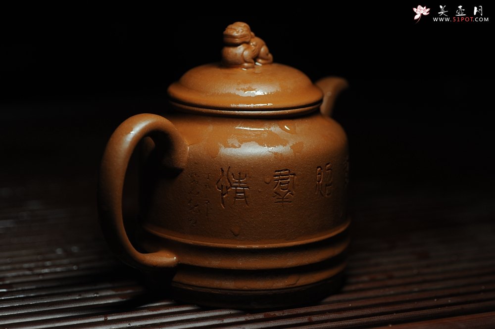 紫砂壶图片：美壶年底特惠 精品立狮壶 请君细品 - 宜兴紫砂壶网