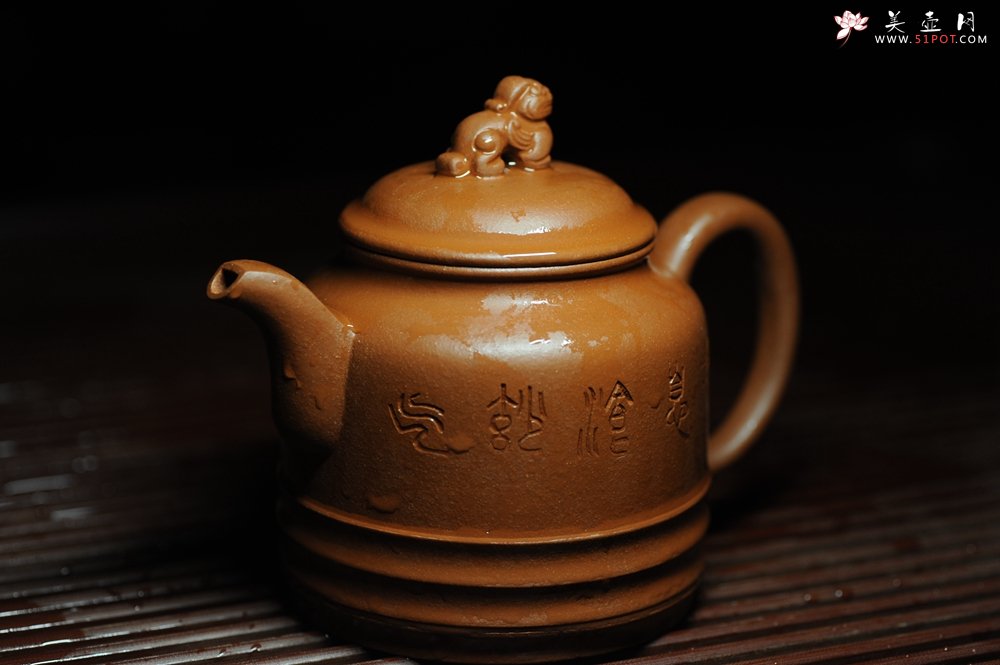 紫砂壶图片：美壶年底特惠 精品立狮壶 请君细品 - 宜兴紫砂壶网