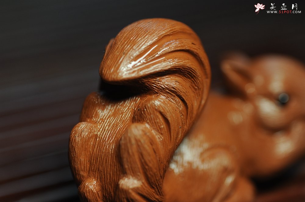 紫砂壶图片：美宠特惠 精致手工茶宠清水泥拉毛松鼠 神态可掬 有趣 - 宜兴紫砂壶网