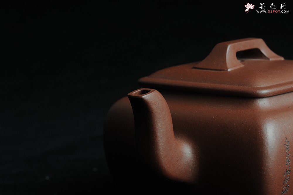 紫砂壶图片：美壶特惠 精品唯吾德馨四方方樽 陈俊儒精心装饰 - 宜兴紫砂壶网