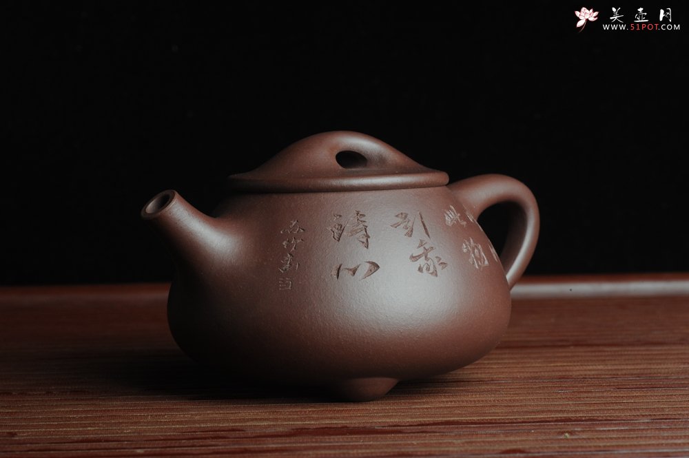 紫砂壶图片：美壶特惠 经典平盖小石瓢 满瓢（景舟石瓢）方健双刀即兴装饰松下高士煮茶图 泥料超好 做工灰常精致 - 宜兴紫砂壶网