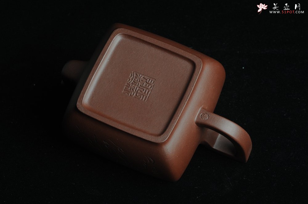 紫砂壶图片：美壶特惠 精品唯吾德馨四方方樽 陈俊儒精心装饰 - 宜兴紫砂壶网