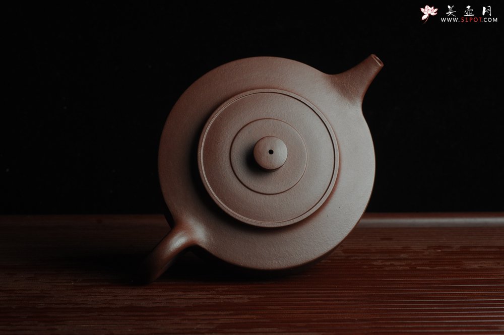 紫砂壶图片：美壶特惠 曼生周盘 通景山水 做工超精致 茶人醉爱 - 宜兴紫砂壶网