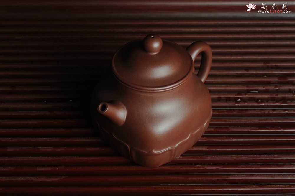 紫砂壶图片：美壶特惠 精工四方莲台 茶人醉爱 仅此一只 - 宜兴紫砂壶网