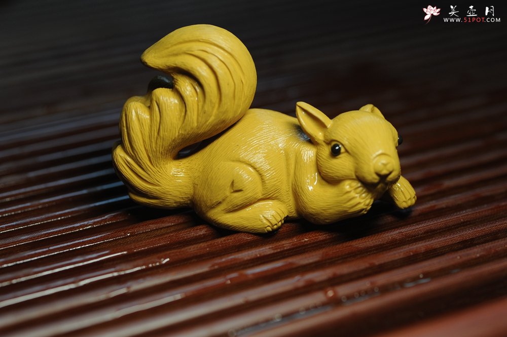 紫砂壶图片：美宠特惠 精致手工茶宠段泥拉毛松鼠 神态可掬 有趣 - 宜兴紫砂壶网