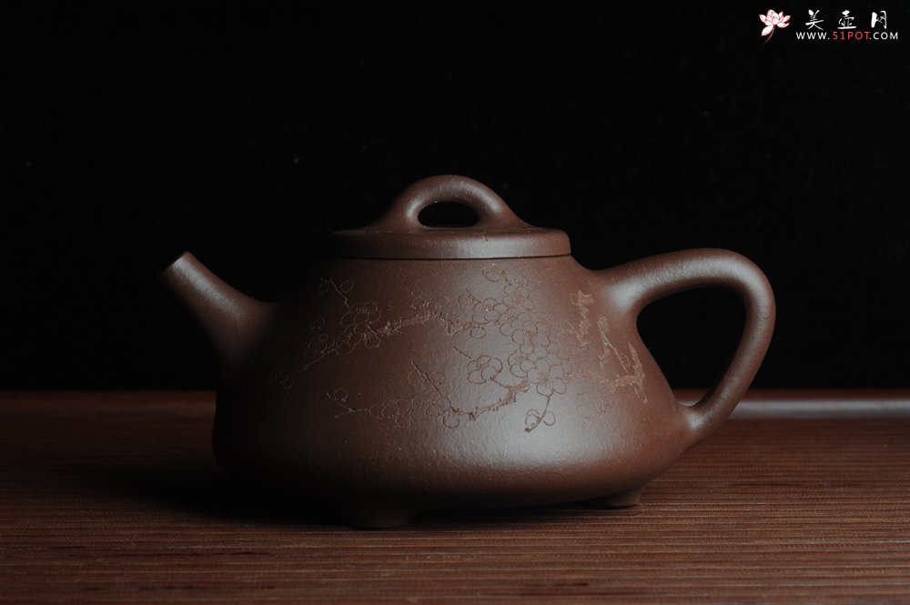 紫砂壶图片：优质紫泥 全手工摹古子冶石瓢 骨肉匀挺 清茗堂助工文气装饰通转梅花 暗香袭来 - 宜兴紫砂壶网