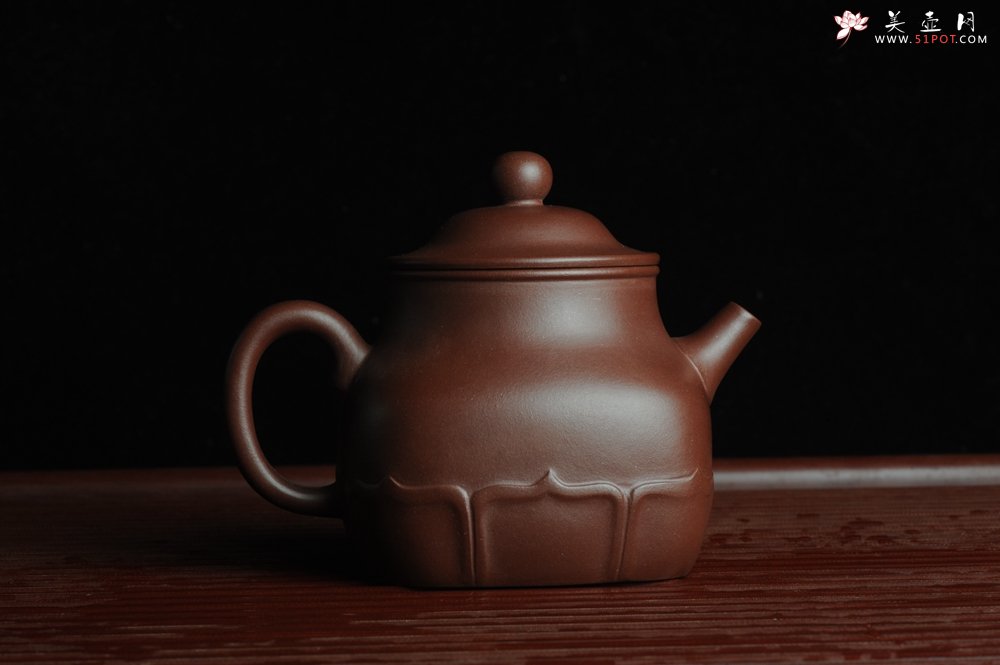 紫砂壶图片：美壶特惠 精工四方莲台 茶人醉爱 仅此一只 - 宜兴紫砂壶网