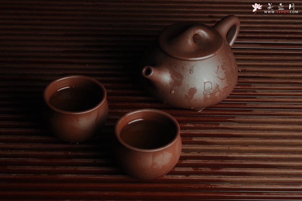 紫砂壶图片：美壶特惠 深丛隐孤芳 经典平盖小石瓢 满瓢（景舟石瓢）装饰菊花 泥料超好高档包装 做工灰常精致 - 宜兴紫砂壶网