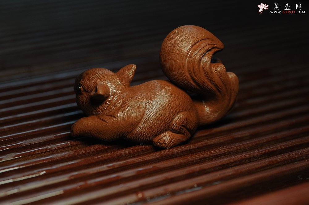 紫砂壶图片：美宠特惠 精致手工茶宠清水泥拉毛松鼠 神态可掬 有趣 - 宜兴紫砂壶网