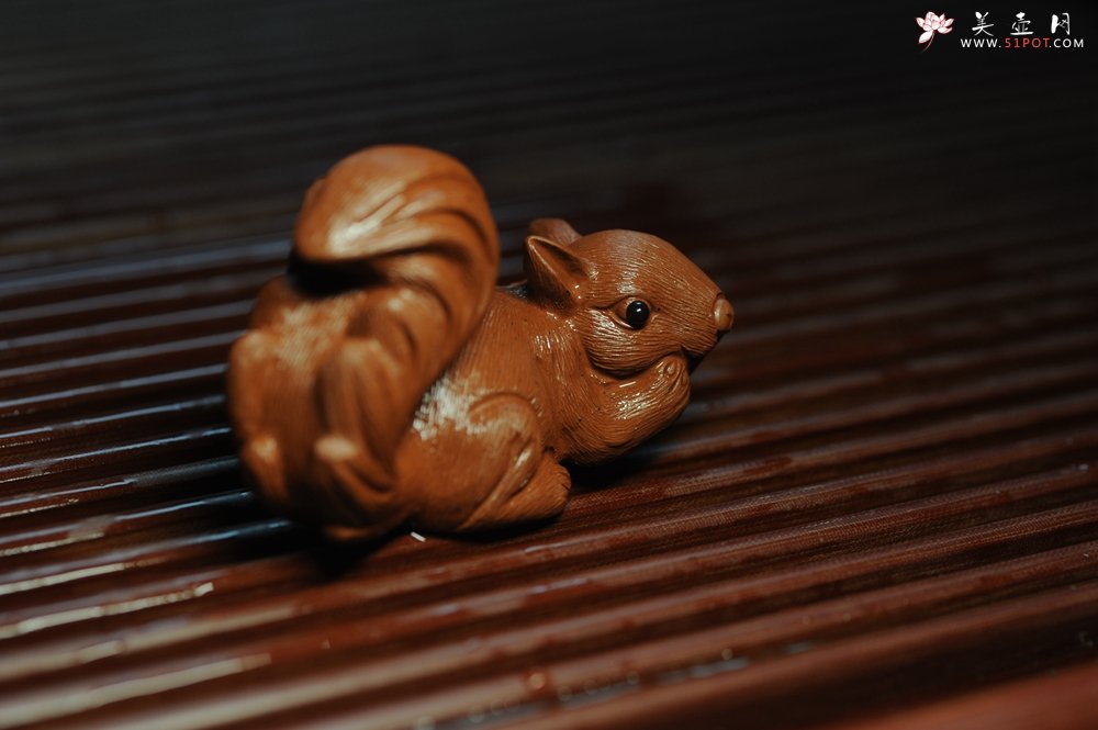 紫砂壶图片：美宠特惠 精致手工茶宠清水泥拉毛松鼠 神态可掬 有趣 - 宜兴紫砂壶网