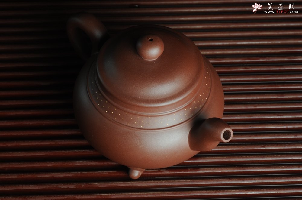 紫砂壶图片：美壶特惠三足鼎立玉鼎壶 做工精致 - 宜兴紫砂壶网