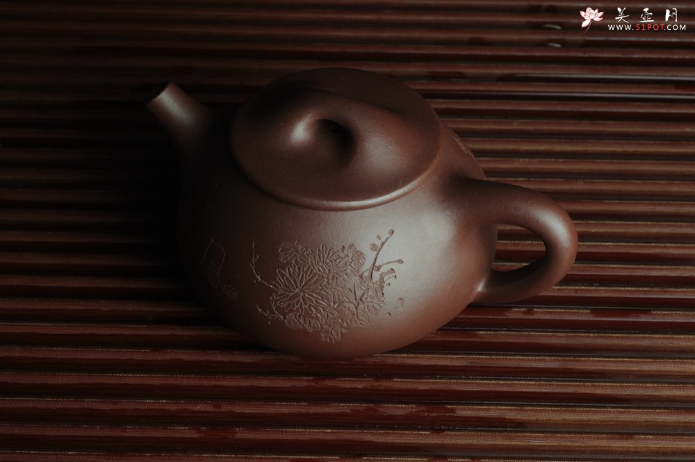 紫砂壶图片：美壶特惠 深丛隐孤芳 经典平盖小石瓢 满瓢（景舟石瓢）装饰菊花 泥料超好高档包装 做工灰常精致 - 宜兴紫砂壶网