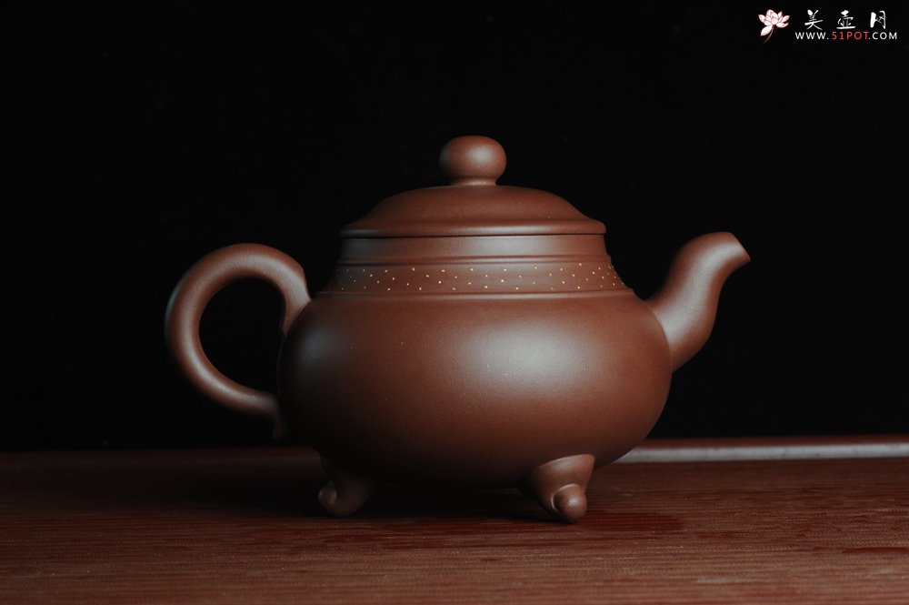 紫砂壶图片：美壶特惠三足鼎立玉鼎壶 做工精致 - 宜兴紫砂壶网