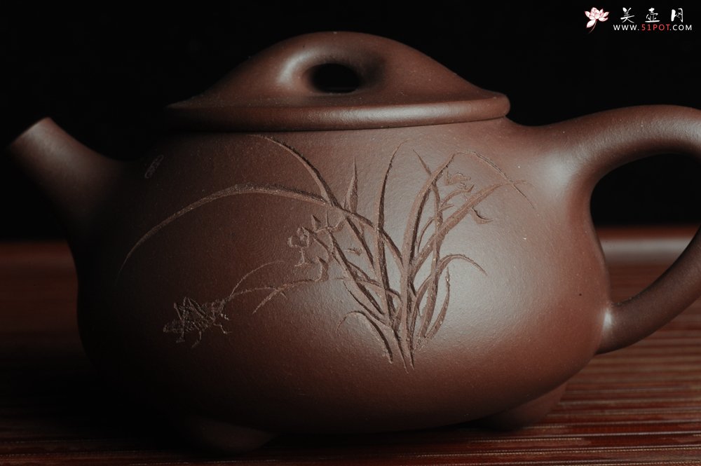 紫砂壶图片：美壶特惠 经典平盖小石瓢 满瓢（景舟石瓢）装饰兰花 泥料超好高档包装 做工灰常精致 - 宜兴紫砂壶网