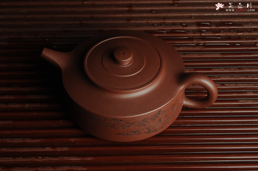 紫砂壶图片：美壶特惠 曼生周盘 通景山水 做工超精致 茶人醉爱 - 宜兴紫砂壶网