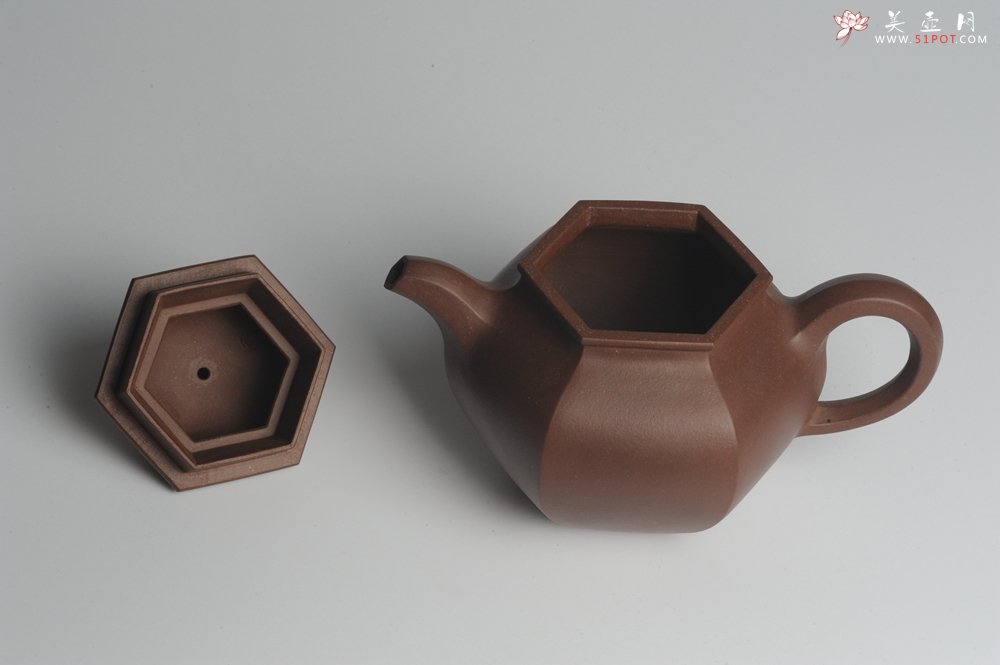 紫砂壶图片：大气端庄 线条流畅 全手工精品六方掇球 - 宜兴紫砂壶网