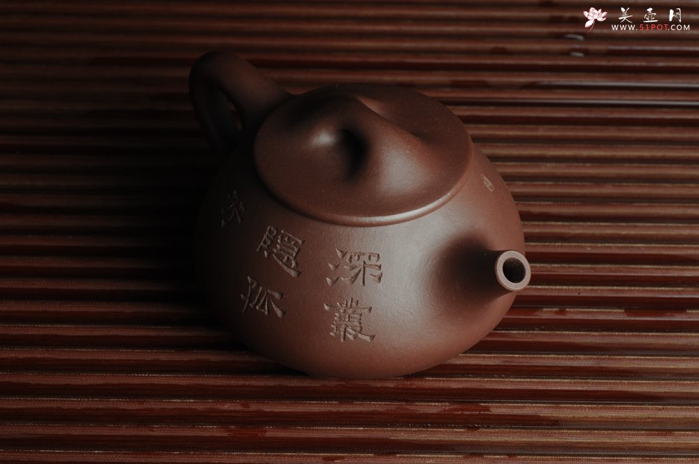 紫砂壶图片：美壶特惠 深丛隐孤芳 经典平盖小石瓢 满瓢（景舟石瓢）装饰菊花 泥料超好高档包装 做工灰常精致 - 宜兴紫砂壶网