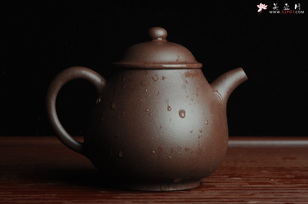 紫砂壶图片：全手工优质老紫泥潘壶刹凹成型单片拍打王新云进步之作 - 宜兴紫砂壶网