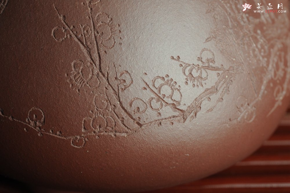 紫砂壶图片：美壶特惠 经典平盖小石瓢 满瓢（景舟石瓢）装饰梅花 泥料超好高档包装一壶二杯 做工灰常精致 - 宜兴紫砂壶网