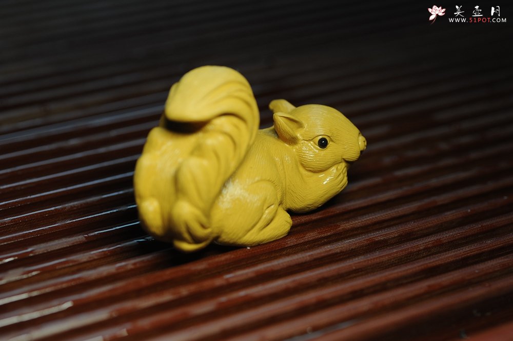 紫砂壶图片：美宠特惠 精致手工茶宠段泥拉毛松鼠 神态可掬 有趣 - 宜兴紫砂壶网