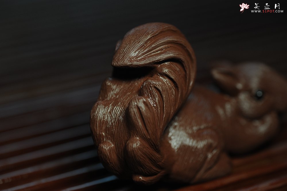 紫砂壶图片：美宠特惠 精致手工茶宠紫泥拉毛松鼠 神态可掬 有趣 - 宜兴紫砂壶网