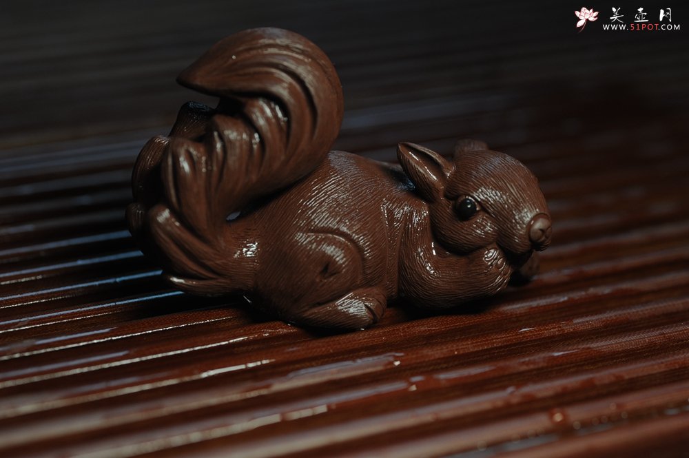 紫砂壶图片：美宠特惠 精致手工茶宠紫泥拉毛松鼠 神态可掬 有趣 - 宜兴紫砂壶网