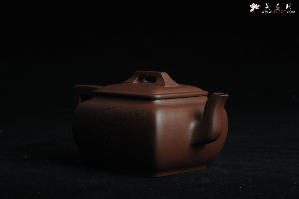 紫砂壶图片：美壶特惠 精品唯吾德馨四方方樽 陈俊儒精心装饰 - 宜兴紫砂壶网