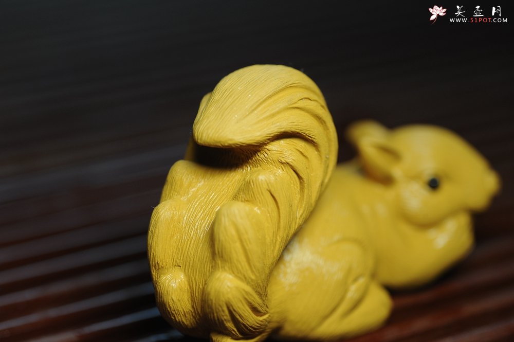 紫砂壶图片：美宠特惠 精致手工茶宠段泥拉毛松鼠 神态可掬 有趣 - 宜兴紫砂壶网